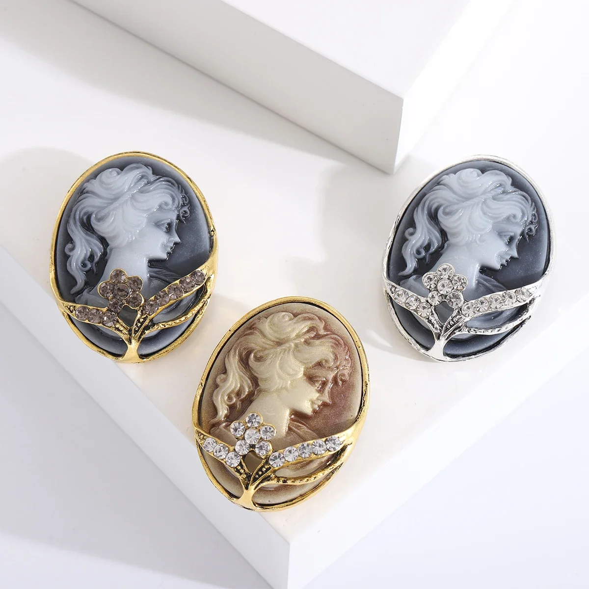 Vintage Victorian Brooches for Women Unisex Beauty Head Pins Multi-color Available Banquet Party Accessories Gifts