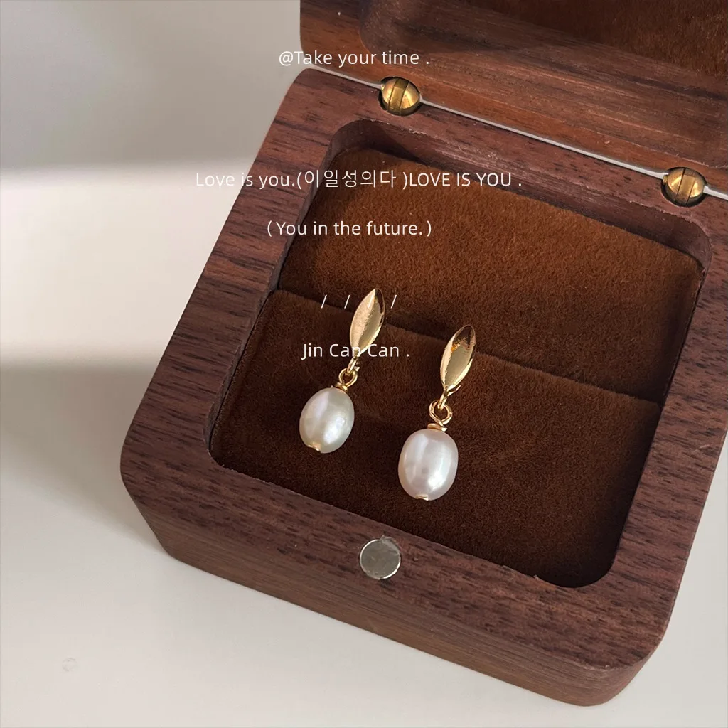Natural freshwater pearl handmade stud earrings silver-plated posts 14K gold-plated mini small simple earrings factory wholesale