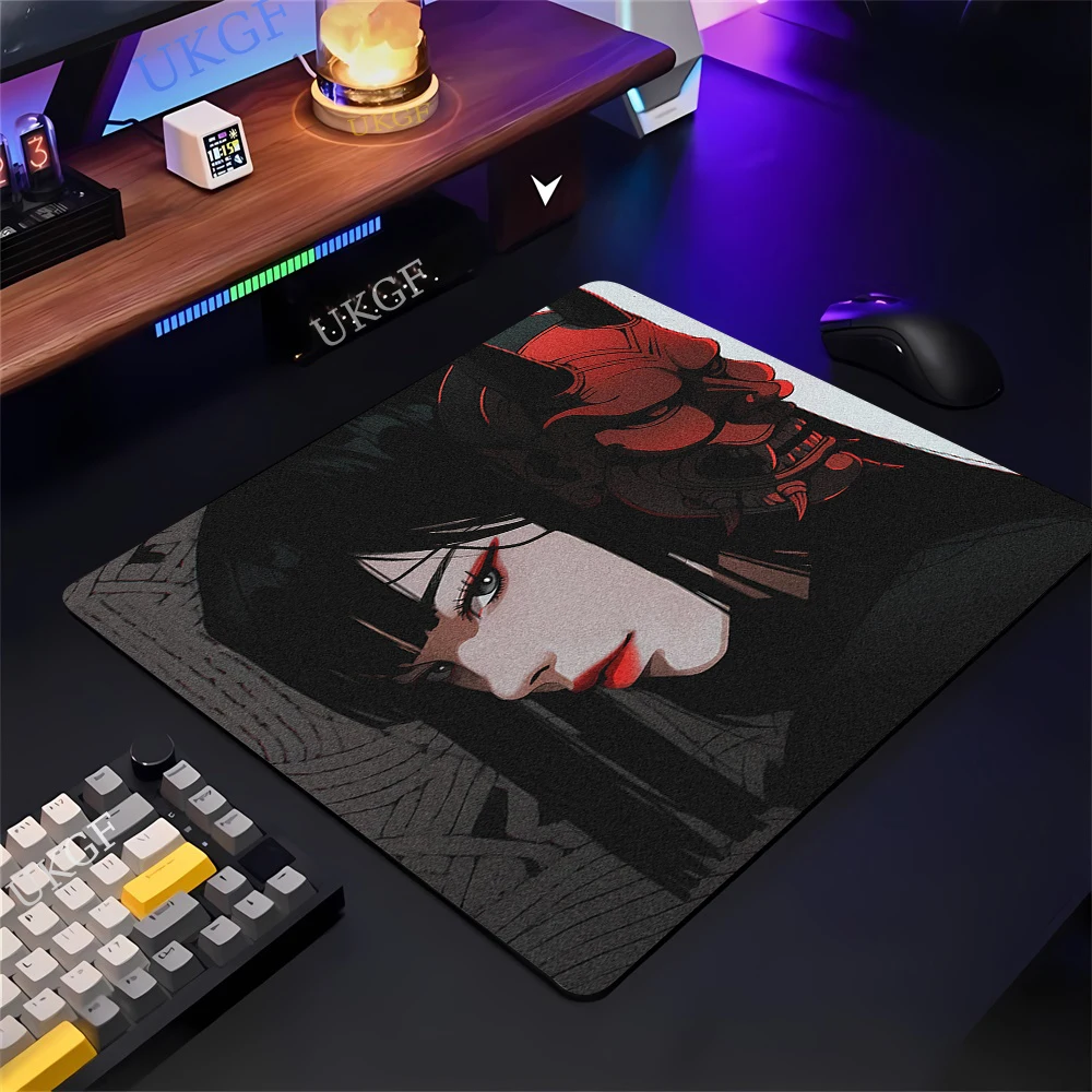 Maschera Ragazza Velocità Tavolo Pad E-Sports Tastiera Oni Mouse Zerbino 45x40 CM Tappetino per mouse antiscivolo Gioco Professionale Premium Suture Edge Deskmat