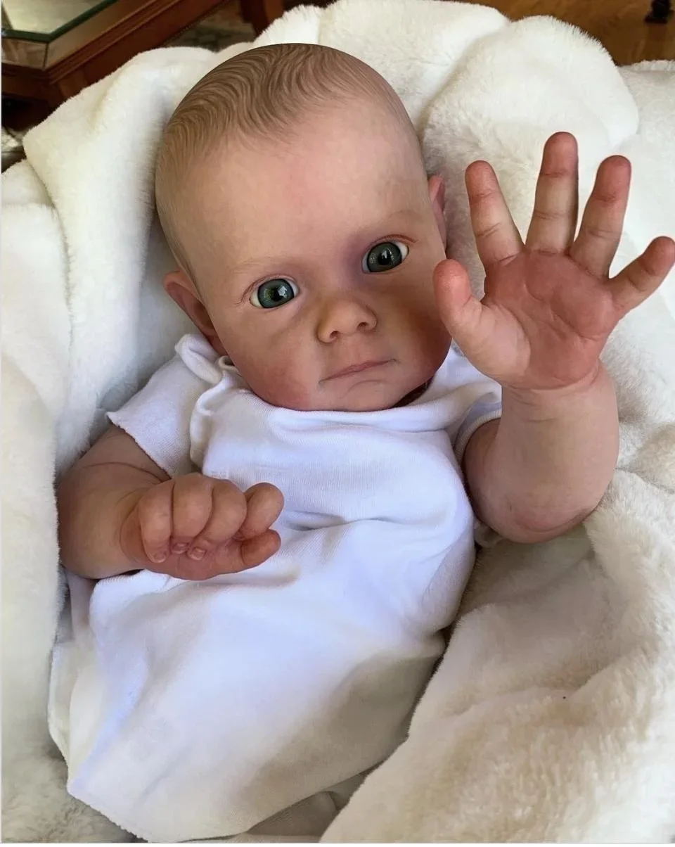 60 cm Maggie blauwe ogen zacht katoenen lichaam herboren pop handgeschilderd haar witte korte mouwen jumpsuit handgemaakte pop van hoge kwaliteit