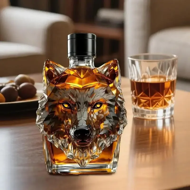Kieliszki do whisky, rzeźba wilka, kubek do wina, estetyczna kolekcja, szklana butelka z motywem wilka na koktajle, whisky, podróż.