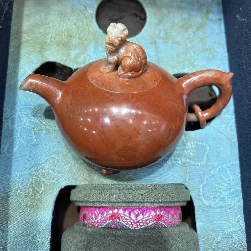Purely hand-carved, meticulous carving, delicate material