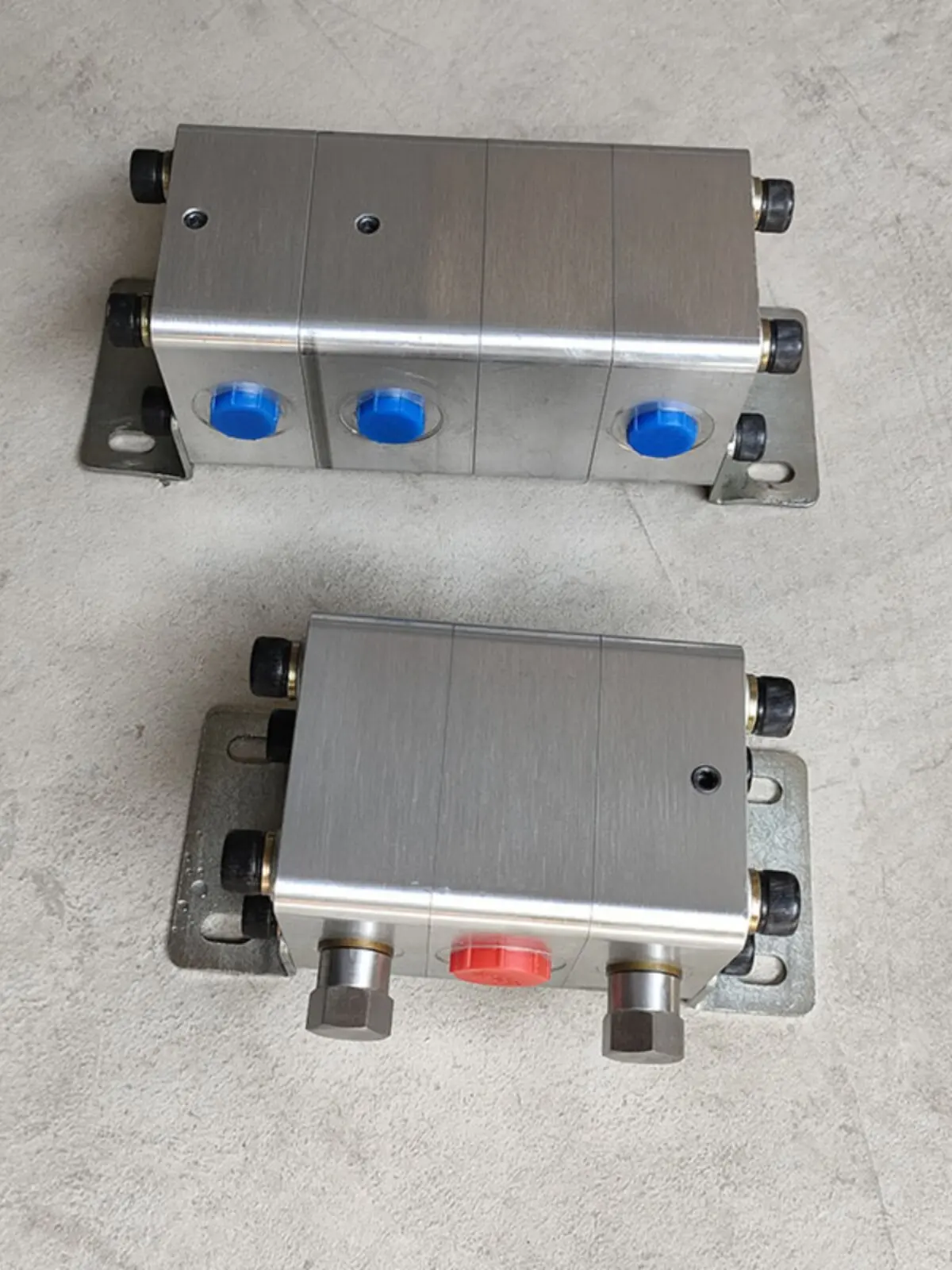 High Precision Hydraulic Synchronous Flow Divider Motor, 2/4 Circuit Large Flow Gear Synchronizer for Hydraulic Cylinder Sync