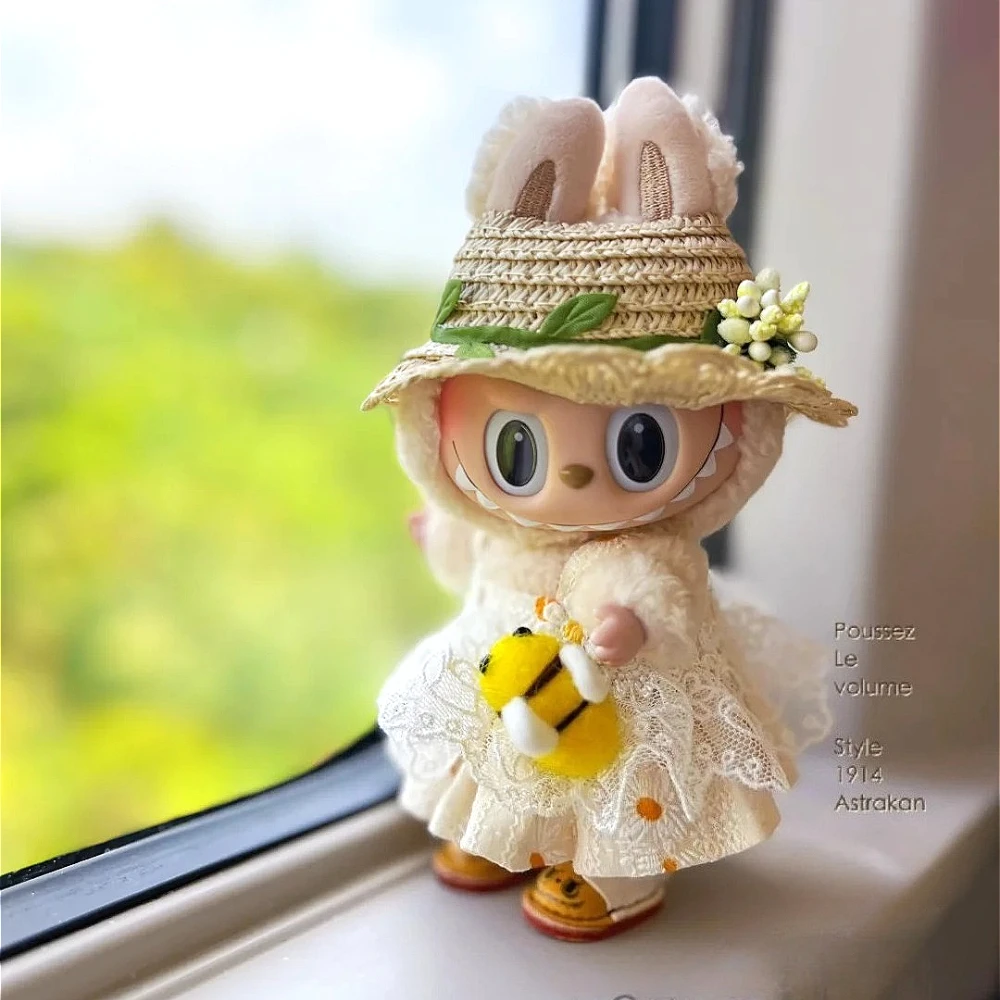 

Stylish Daisy & Straw Hat for 3.0 Labubu Ropa Chic Dress with Pearl Headdress - Cute & Elegant Labubu-Themed Outfit