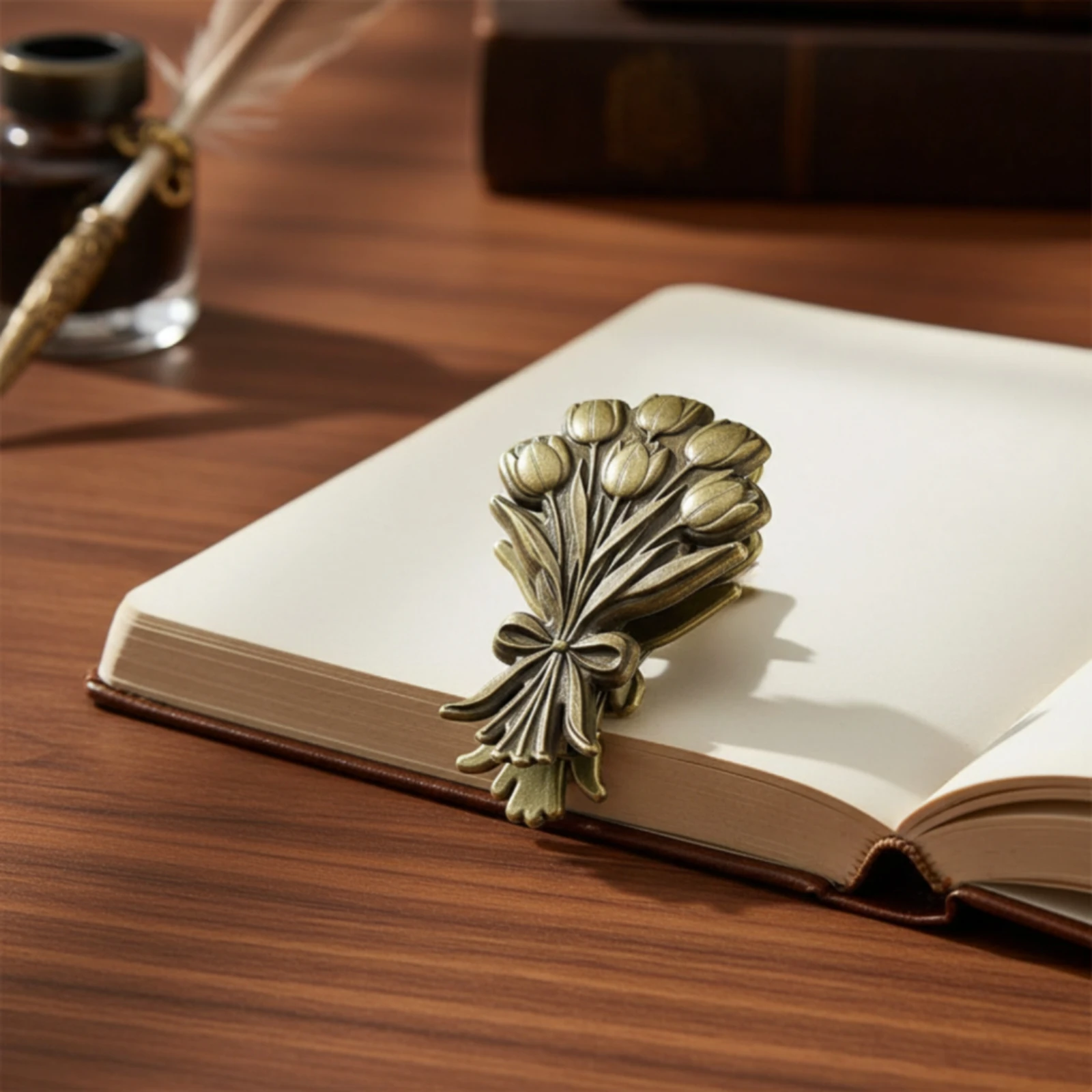 Floral Bouquet Clip Clip Antique Bronze Floral Clip Vintage-Style Sculpted for Stationery Lovers, Journaling, Desk Display