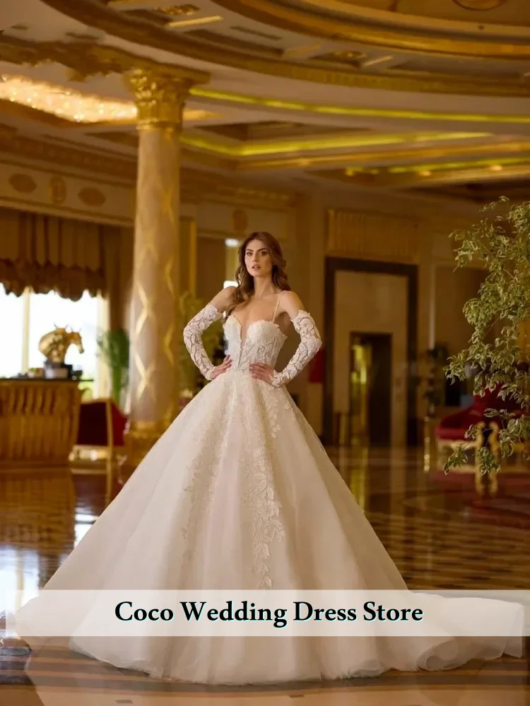 Customized Elegant  Charming lace Wedding Dresses spaghetti strap Bridal Gown Graceful Sleeveless Robe de mariée