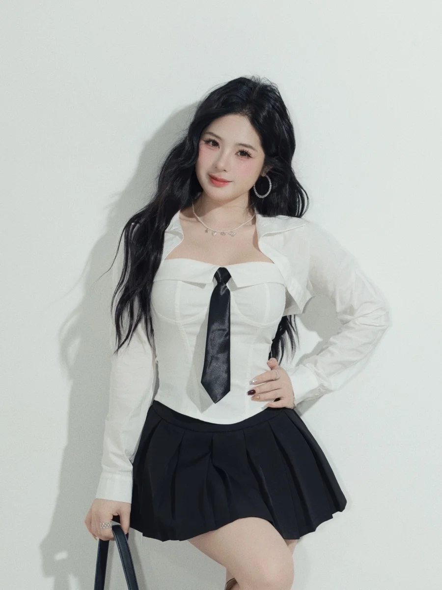 

Милый комплект из двух предметов: топ на бретельках и длинные брюки, коллекция «Зима» для студенток колледжа