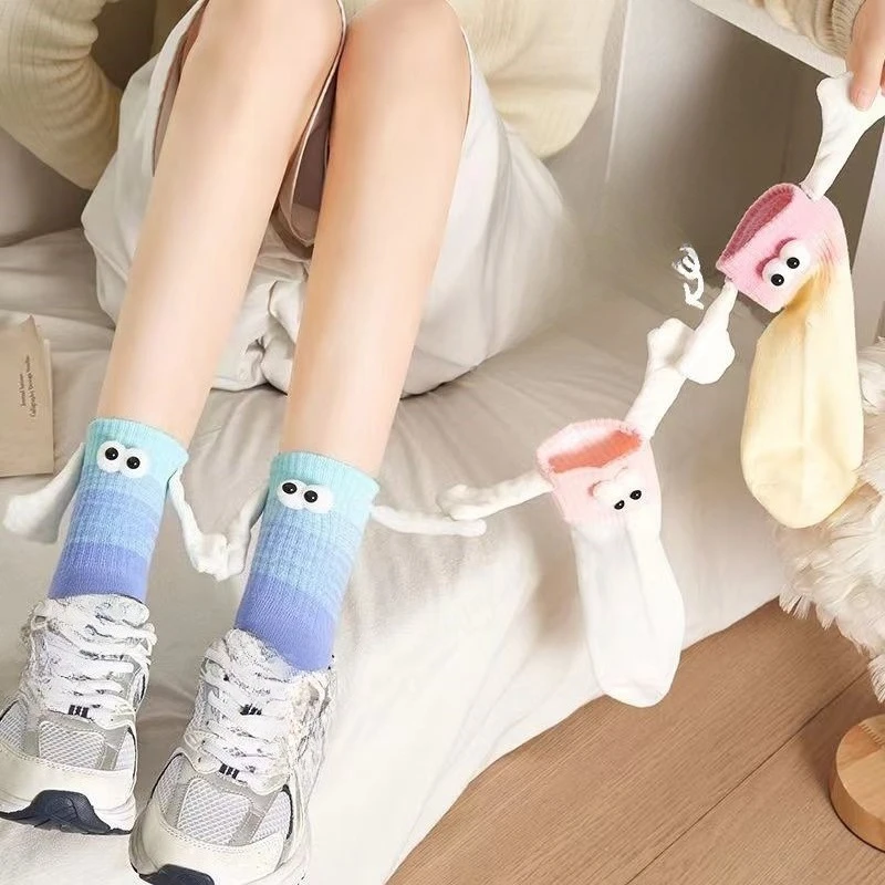 

Dopamine women's hand-holding socks high-value socks women's personality magnetic hand-holding red socks couple versatile socks