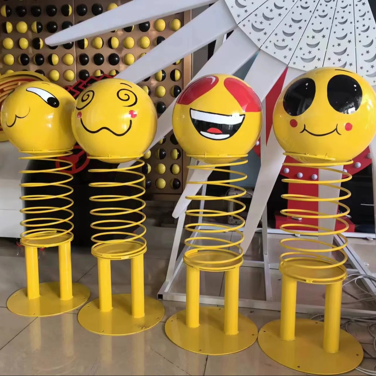 

Cartoon Smiley Face Emoticon Metal Decoration for Outdoor Square Commercial Districts