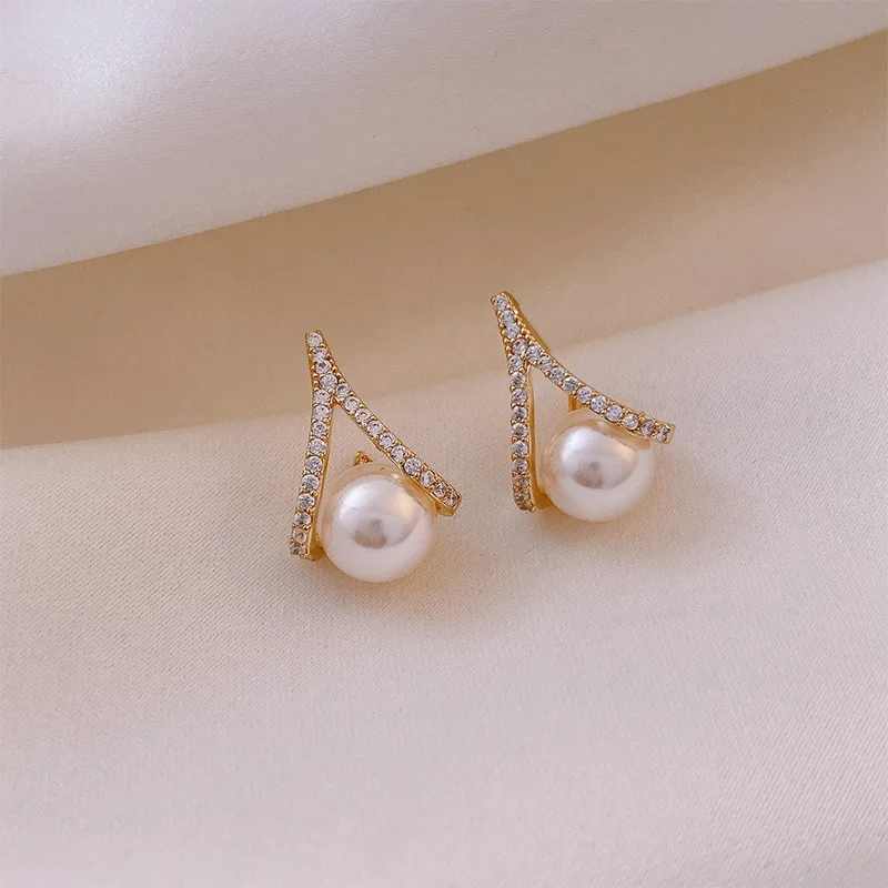 White Imitation Pearl Crystal Rhinestone Stud Earrings for Women New Personality Trendy Jewelry Wholesale Girlfriend Gift