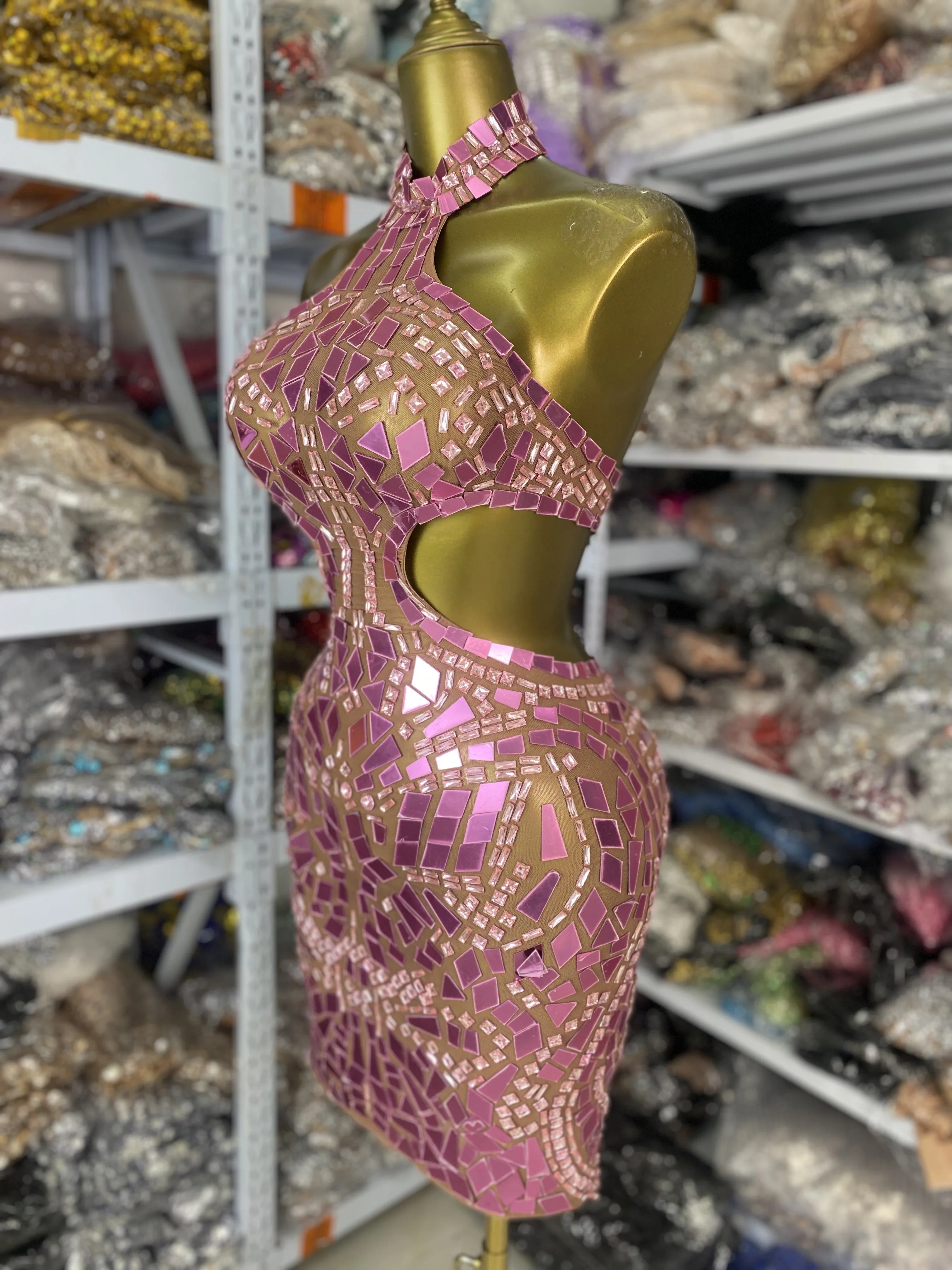 여성 럭셔리 핑크 Y2K 파티 드레스 홀터 백리스 라인스톤 미러 메쉬 컷아웃 바디콘 미니 드레스 이브닝 클럽 DJ 고고 의상