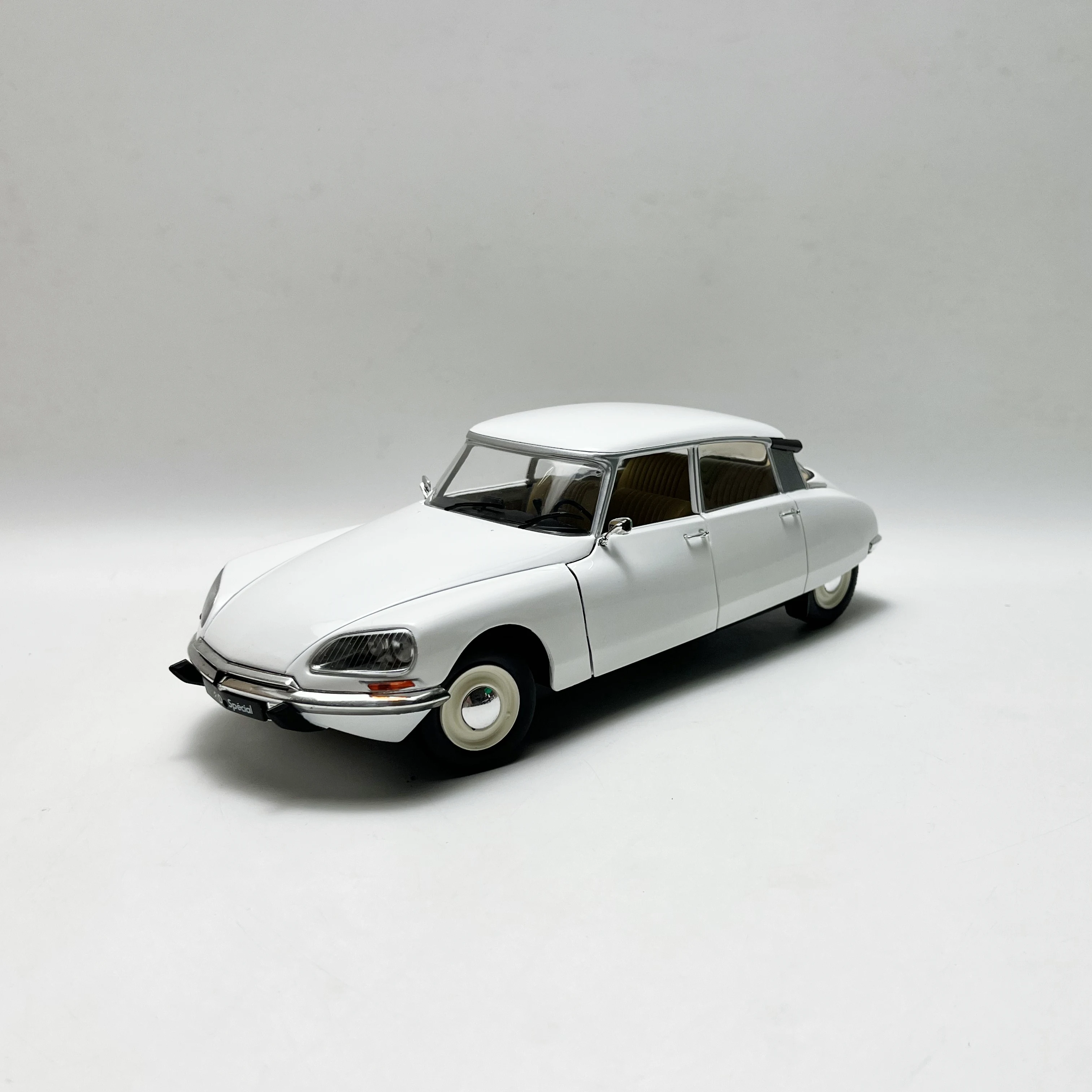 solido-1-18-citroen-citroen-d-special-modello-di-auto-in-lega