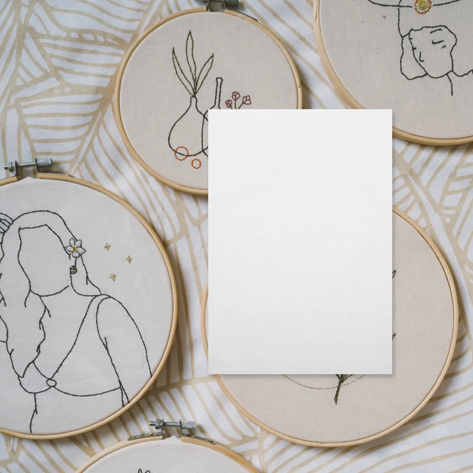 

10 листов трафаретной бумаги для вышивки и шитья, с рисунками, которые можно вытереть, и узорами для вышивки.