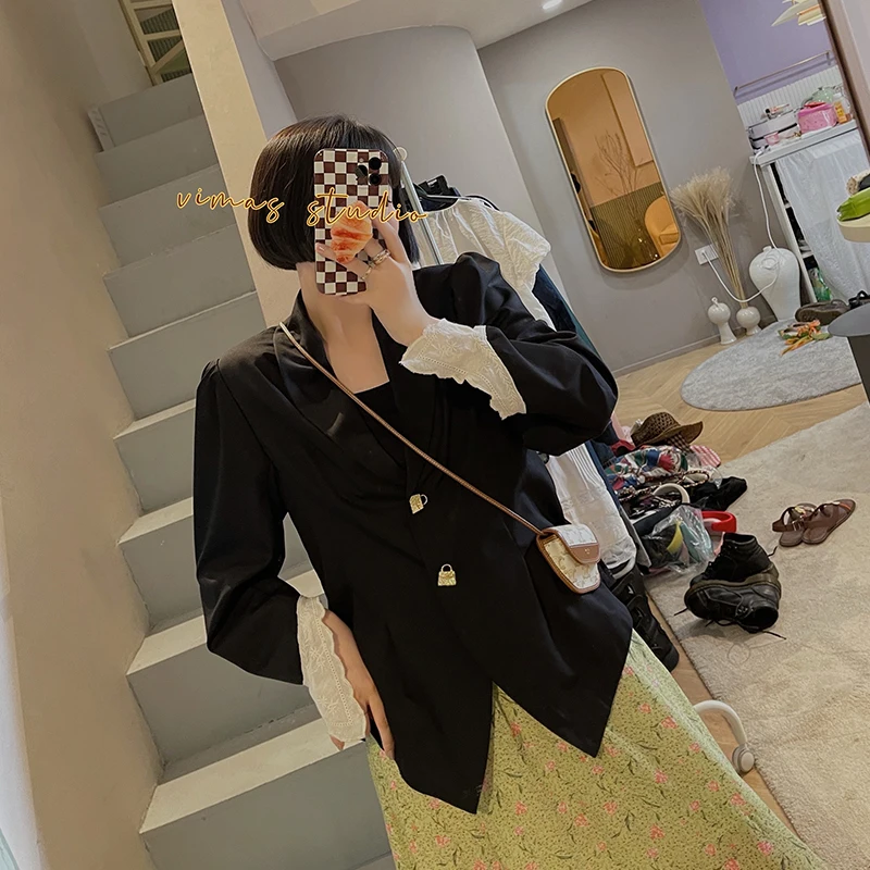 

Женский деловой костюм VIMAS в средневековом стиле: тонкий, с кружевными вставками, приталенный силуэт «песочные часы», для повседневной носки и работы...