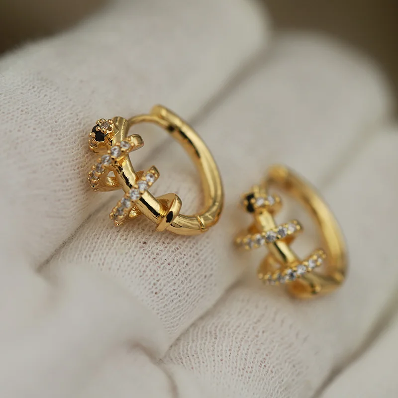 New Sight Design Zirconia Twist Snake Stud Earrings for Women Fashion Brand Brand Jewelry Luxury Crystal Animal Earrings Gift