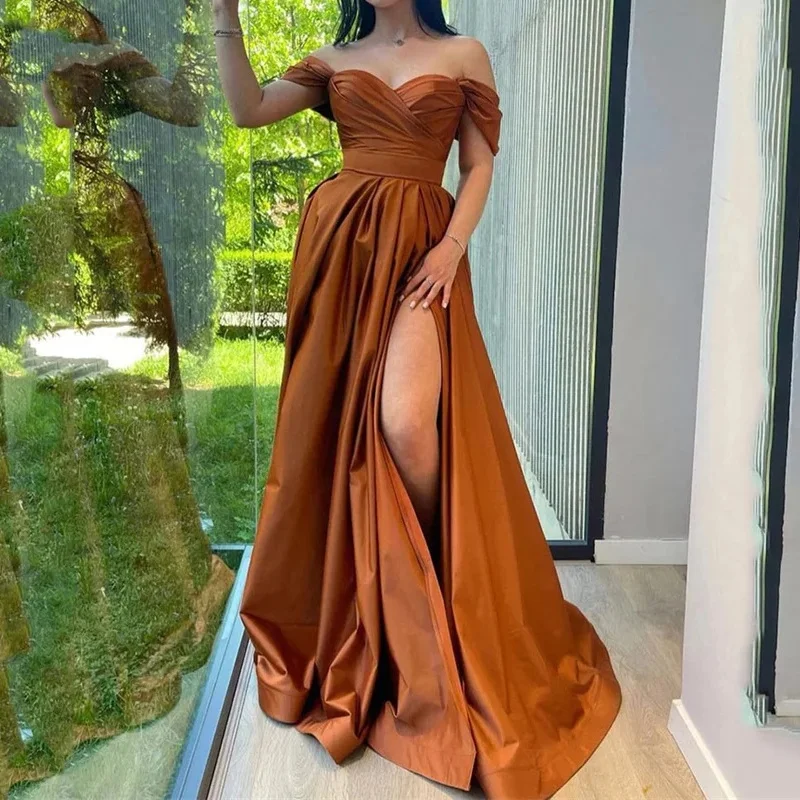 

Elegant Ladies Satin Pleated Evening Dress Heart-Shaped Collar Shoulder Sleeveless Floor-Length Ball Gown