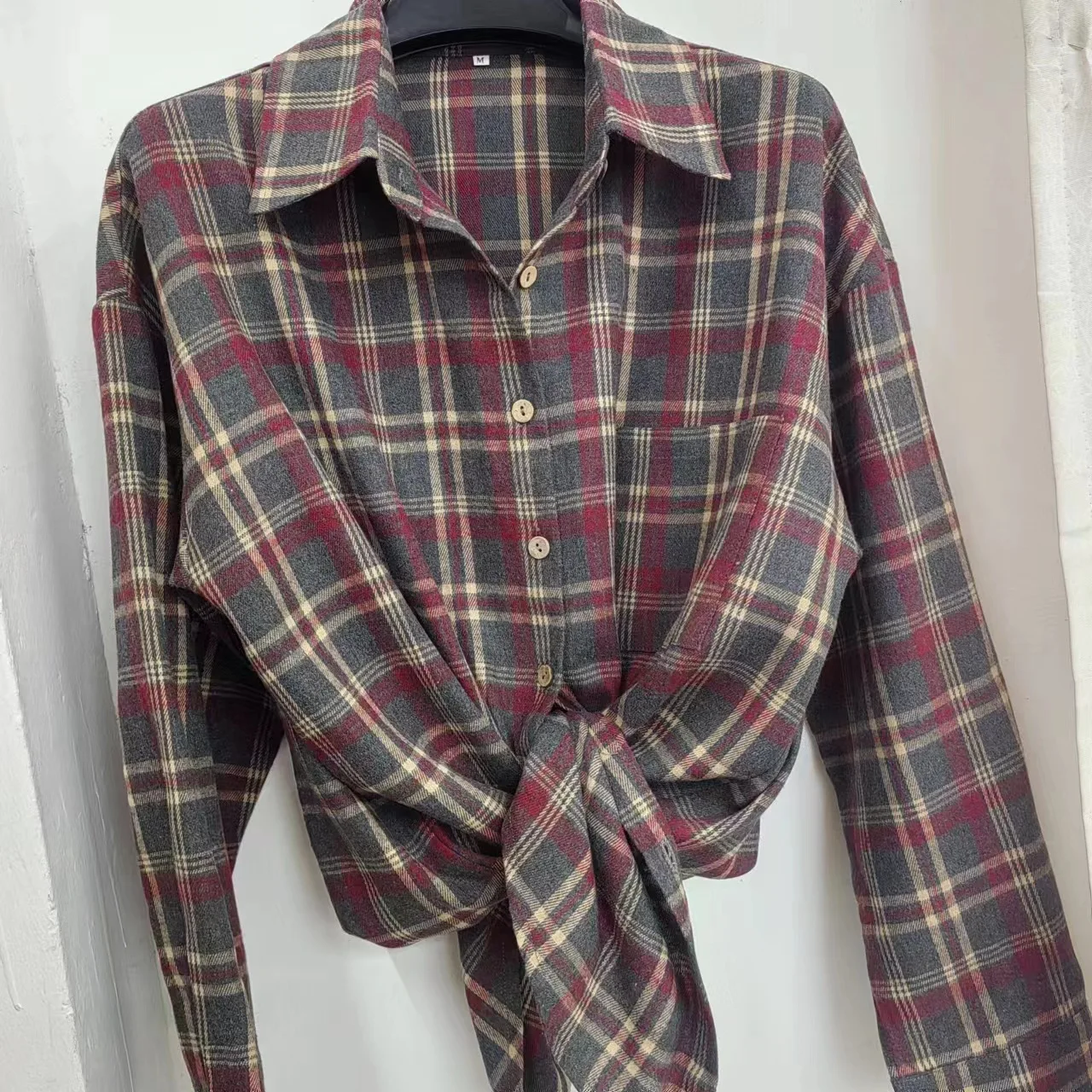 2025 Camicetta da donna scozzese ampia alla moda Camicie e camicette a maniche lunghe con risvolto elegante Top con lacci tascabile vintage femminile