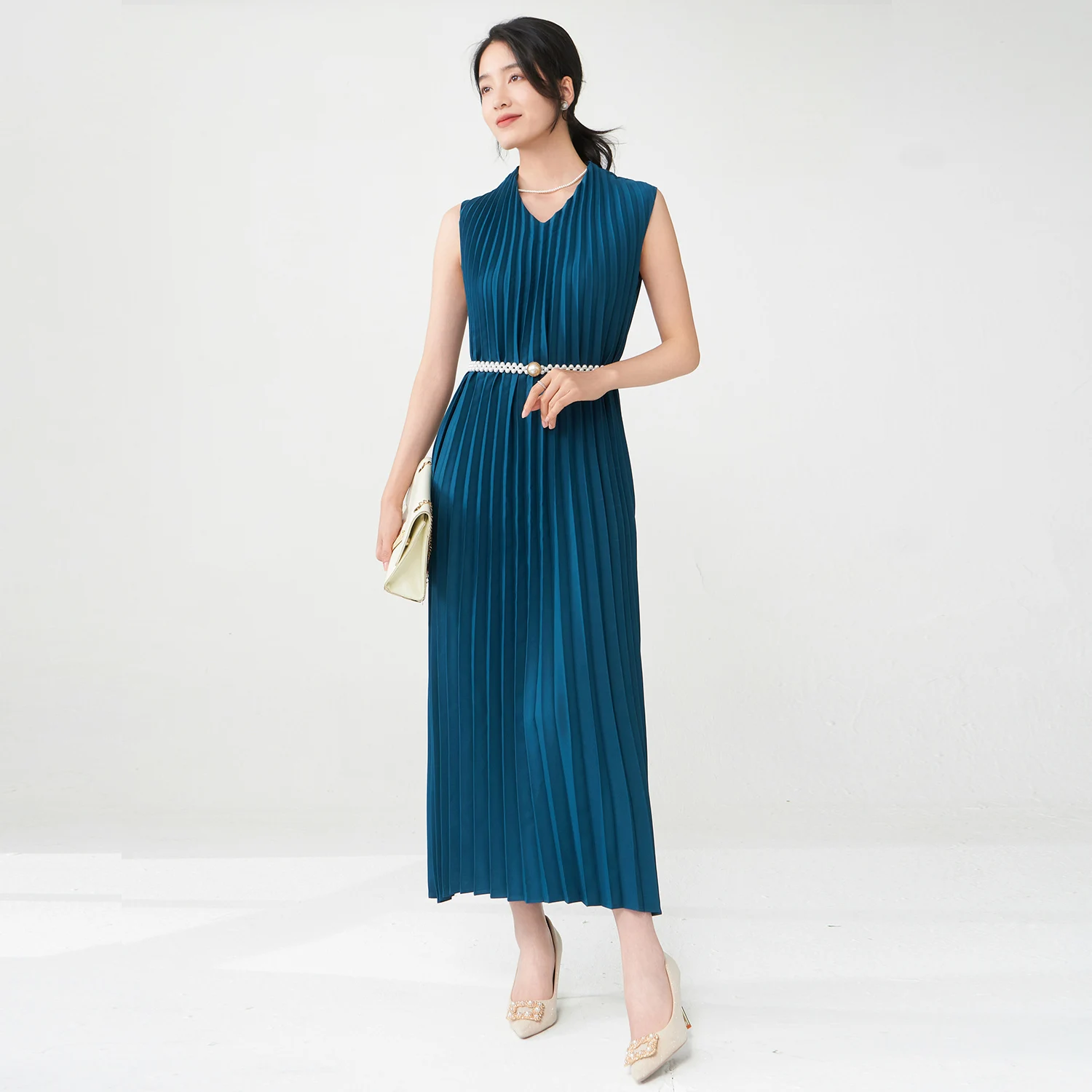 

Factory Direct Fashion Women's Pleated Dress 2025 Summer New Style V-Neck Loose Temperament Miyake Dress