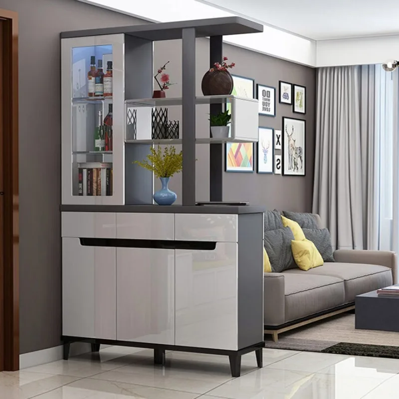 Schlichter und moderner dekorativer Türschrank