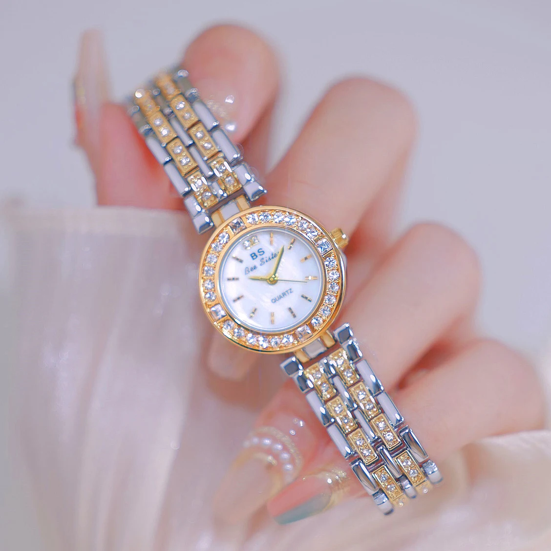 Woman Watch 2024 Fashion Gold Stainless Steel Rhinestone Bracelet Wristwatch High Quality Classic Ladies Watch Gifts For Women