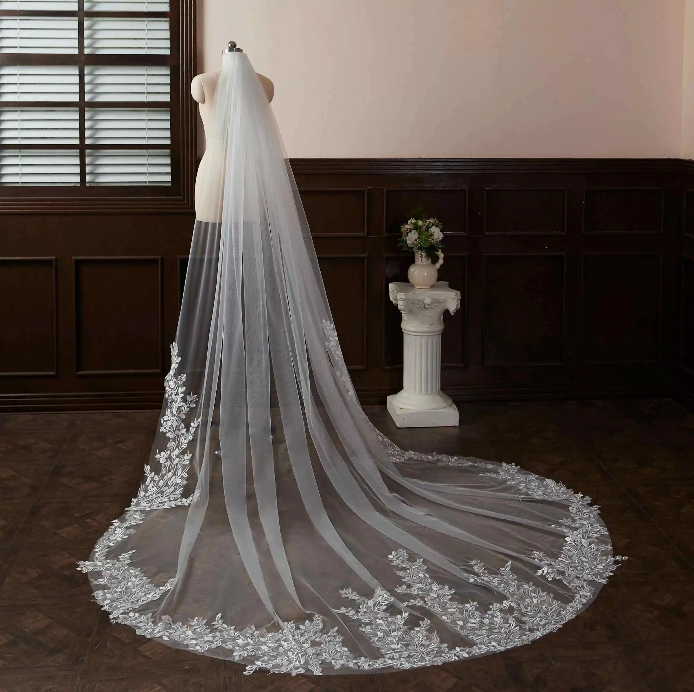 حجاب الزفاف الطويل طبقة واحدة حجاب الزفاف مع مشط طول الكاتدرائية الدانتيل يزين حافة اكسسوارات العروس المخصصة