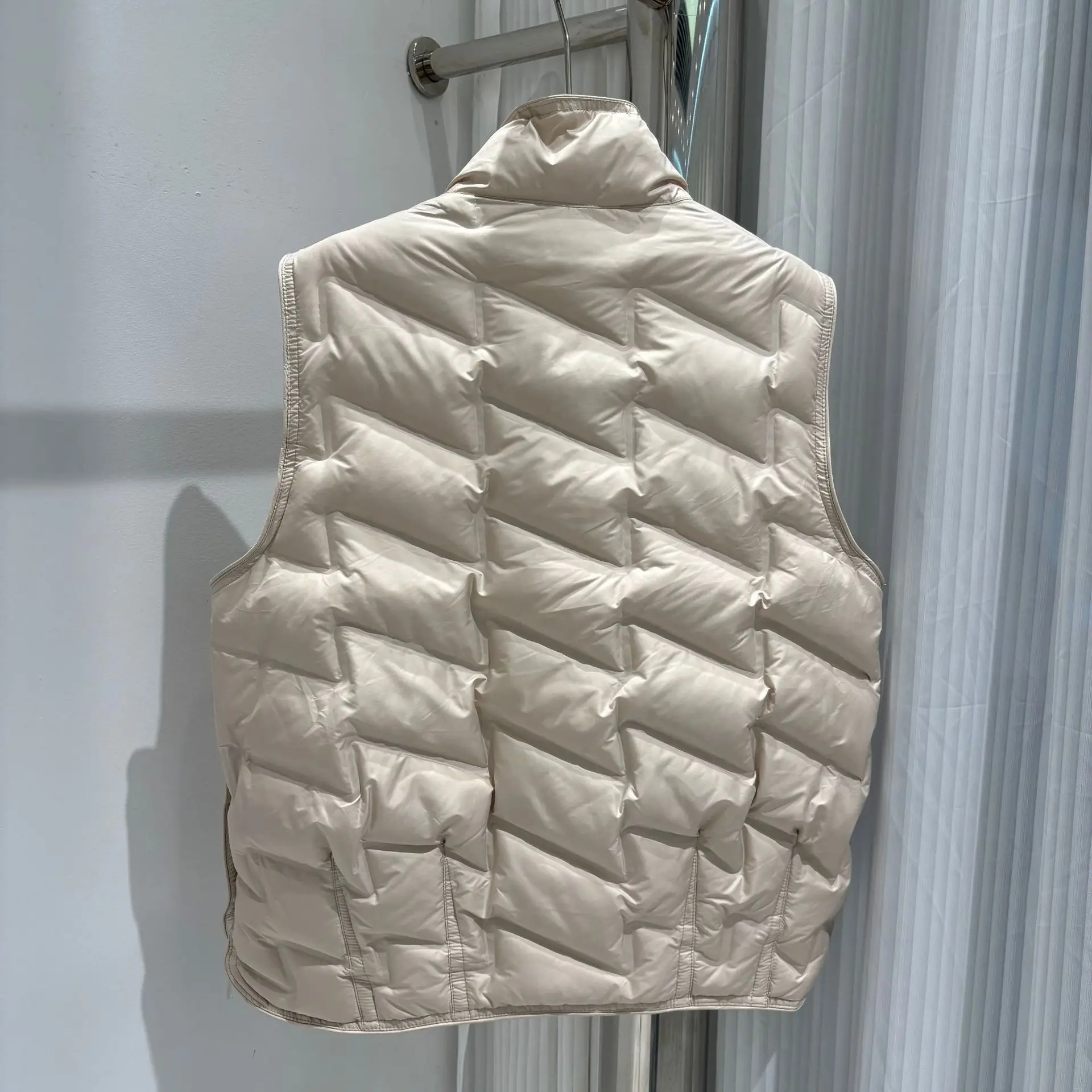 Nuevo Otoño Invierno chaleco de plumón de pato blanco ligero cuello alto acolchado abajo chaleco mujer Casual chaleco moda prendas de vestir exteriores