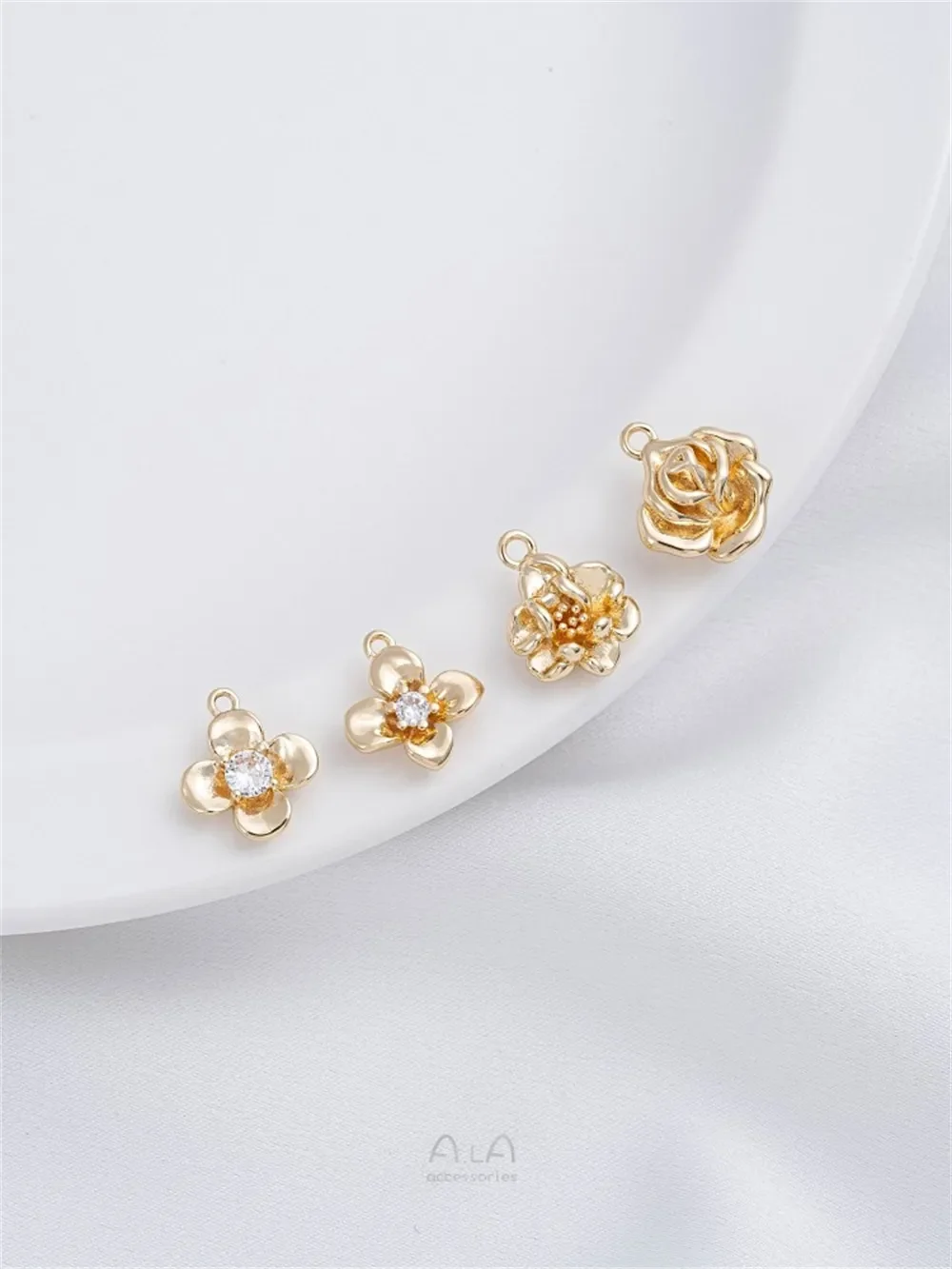 14K Gold-wrapped Rose Pendant Bud Flower Pendant Diy Bracelet Earrings Jewelry Charms Pendant K557