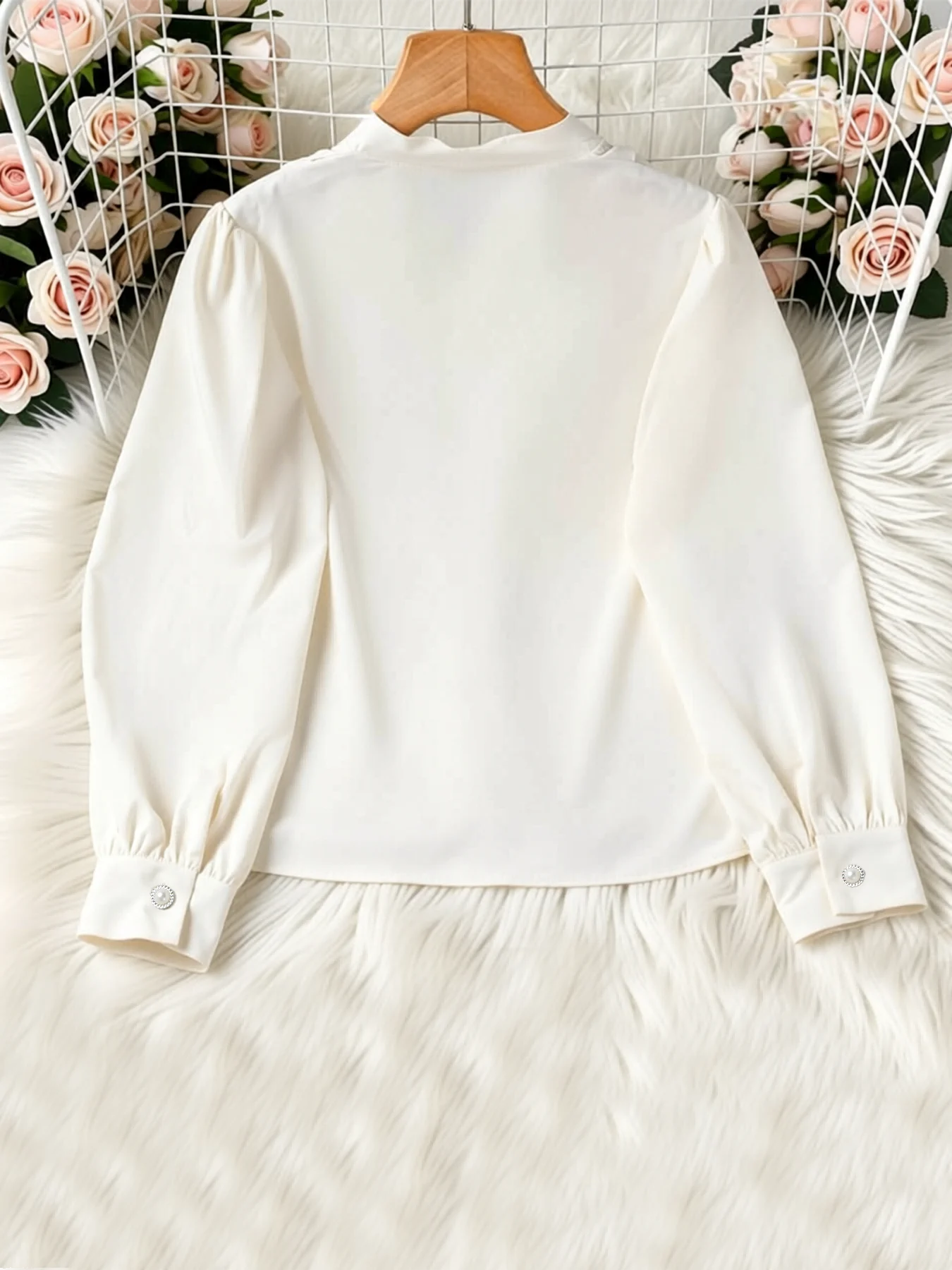 Damen-Satinbluse mit Puffärmeln, langärmelig, weiß, für das Büro, Herbst, elegant, V-Ausschnitt, Perlenknöpfe, lockere Passform, Business-Casual-Oberteil – Detail 9