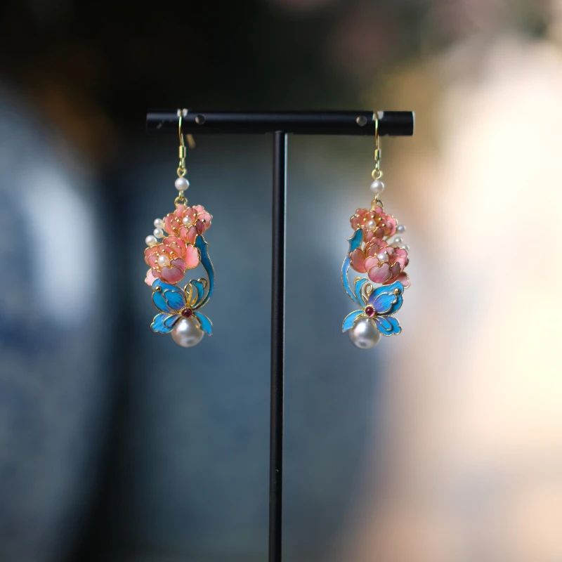 

Traditional Chinese Handicraft Butterfly Peony Flower Classical Women's Earnail Vintage Jewelry Gift