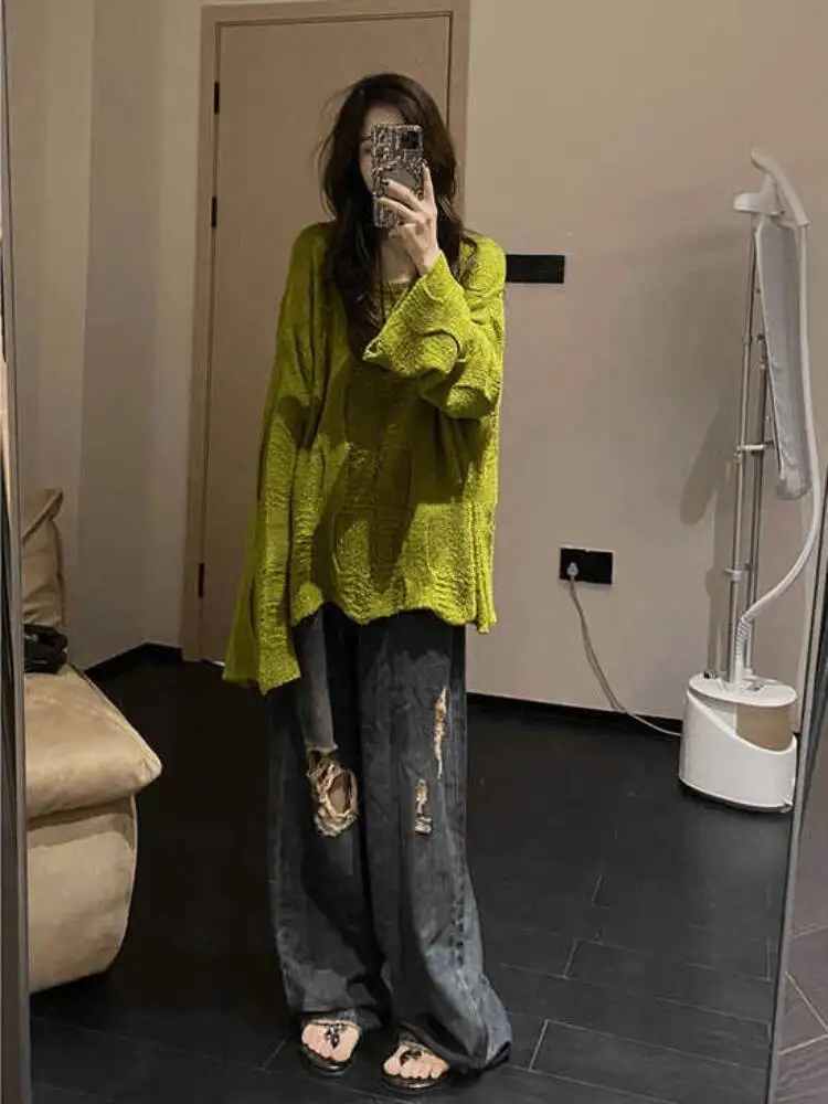 French Retro Green Hollow Knitted Top for Women 2025 Spring Autumn Thin Loose Niche Design Lazy Aesthetic