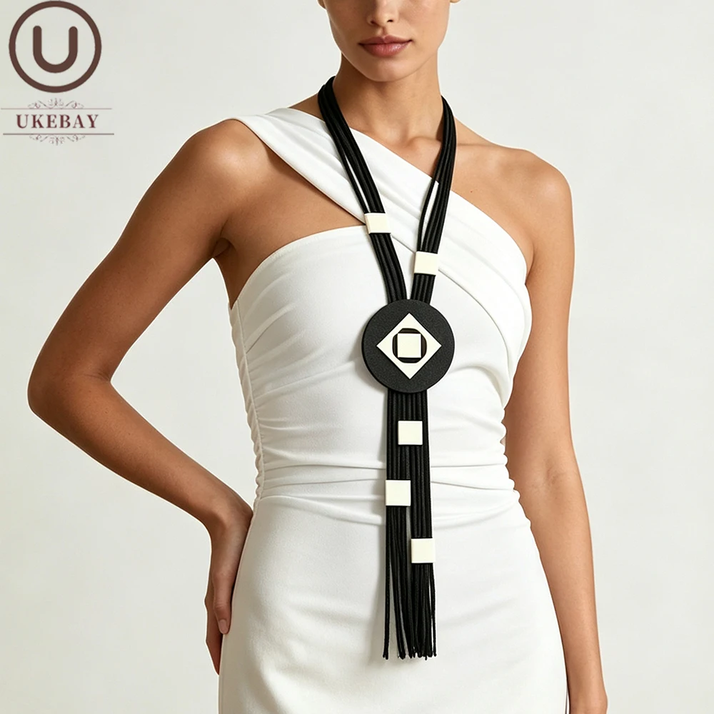 UKEBAY Damen-Halskette mit geometrischem Anhänger, Gummi-Halskette, lange Statement-Quaste, Boho-Schmuck, schwarz, modisches Geschenk, Halskette für den täglichen Gebrauch – Detail 1