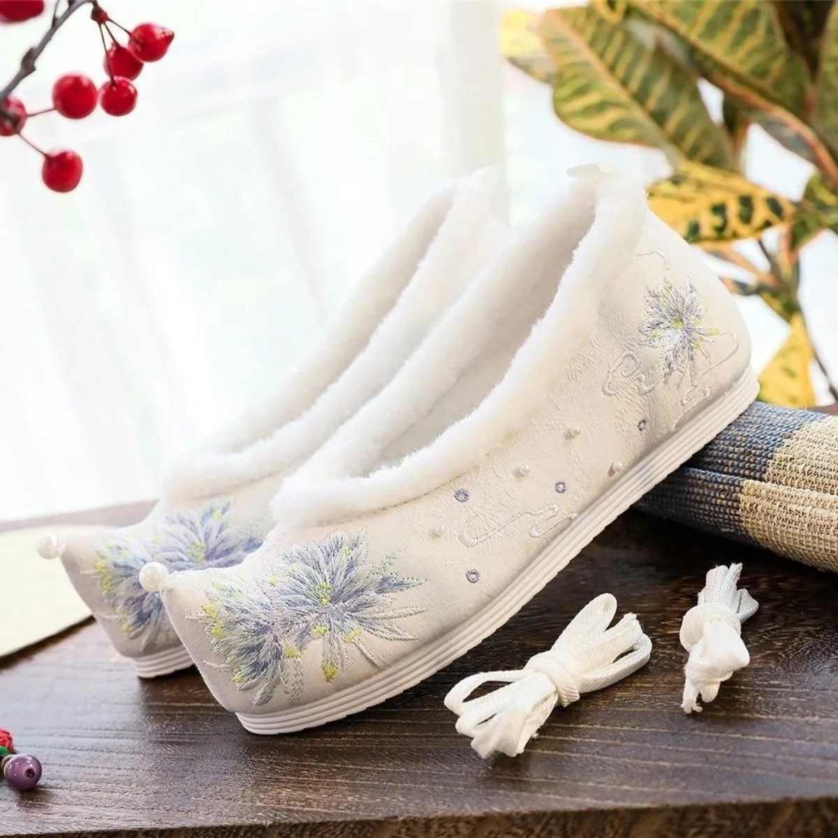 3cm Low Heel Bow Hanfu Shoes Women Curled Toe Embroidered Cloth Shoes Stage Dance Han Element Winter Ancient Chinese Shoes