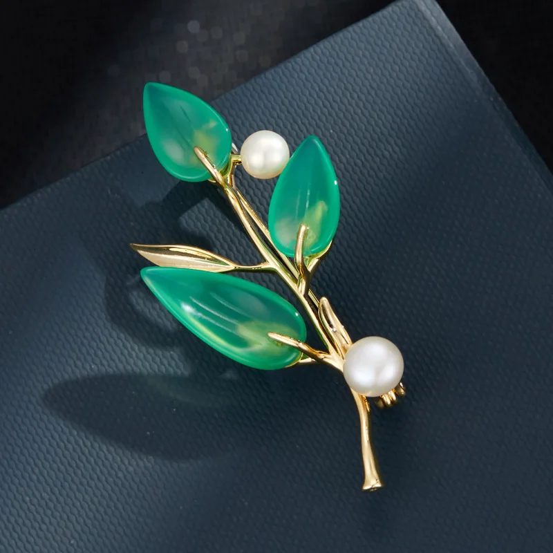 

Fashionable luxury bamboo leaf brooch