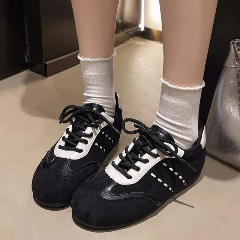 

Women's Casual Sneakers 2026 Autumn Retro Flats Sport Shoes Up Running Travel Shoes