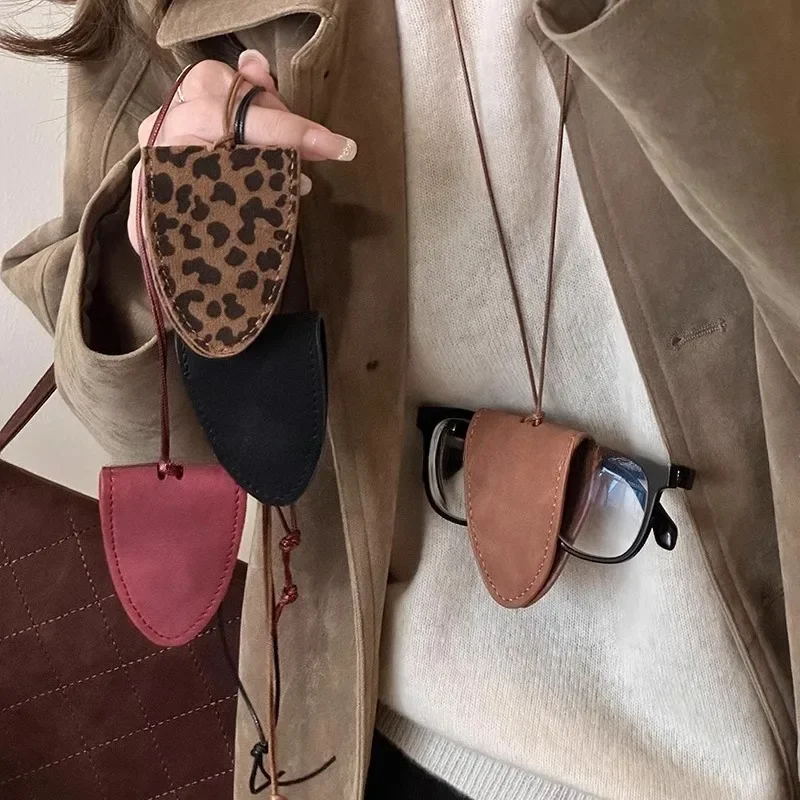 جديد المحمولة النظارات الشمسية حالة بو الجلود المغناطيسي الرقبة نظارات معلقة حقيبة قلادة العصرية نظارات كليب قلادة التبعي