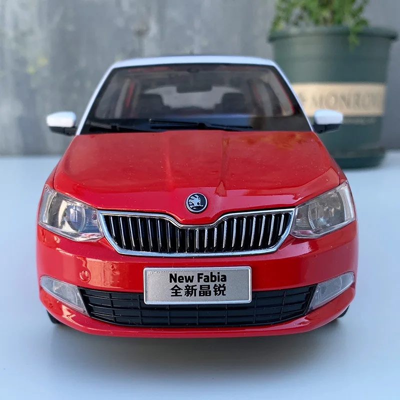 

1:18 Original Scale Model,Skoda New Fabia,diecast model for collection and display