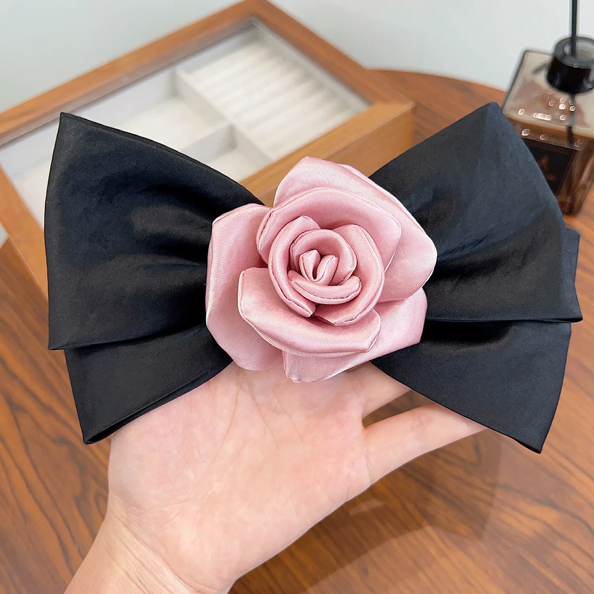 

Korean Elegant Satin Fabric Rose Bow Oversized Spring Claw Clip Hairpin Women's Hair Accessories