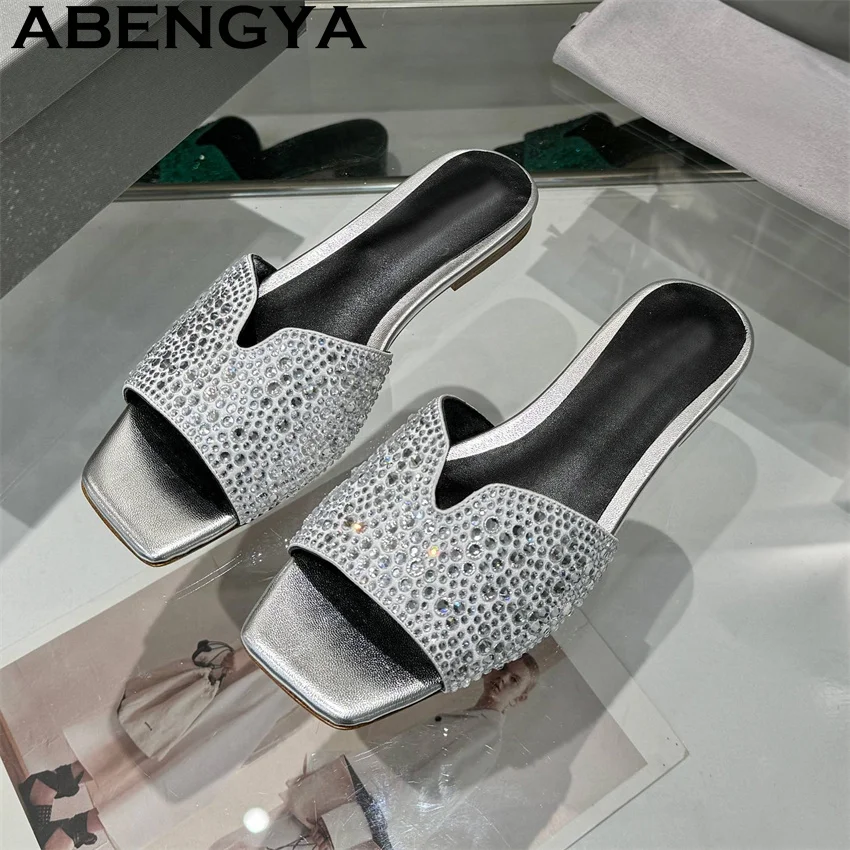 

Блестящие женские шлепанцы со стразами, с квадратным открытым носком, без задника, летние новые, для вечеринок, с эффектом «блеск-блинг»