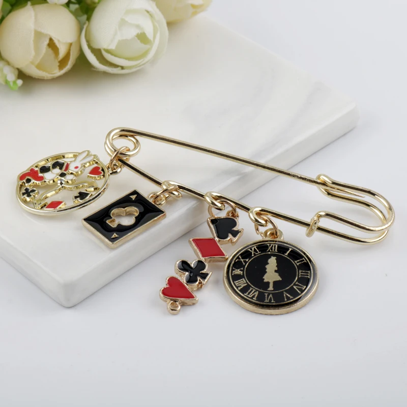 أليس في بلاد العجائب الكرتون بروش مشبك دبابيس الأمان لطيف المعادن المينا أرنب ساعة بوكر شكل النساء الأطفال حقائب قبعة شارة #5