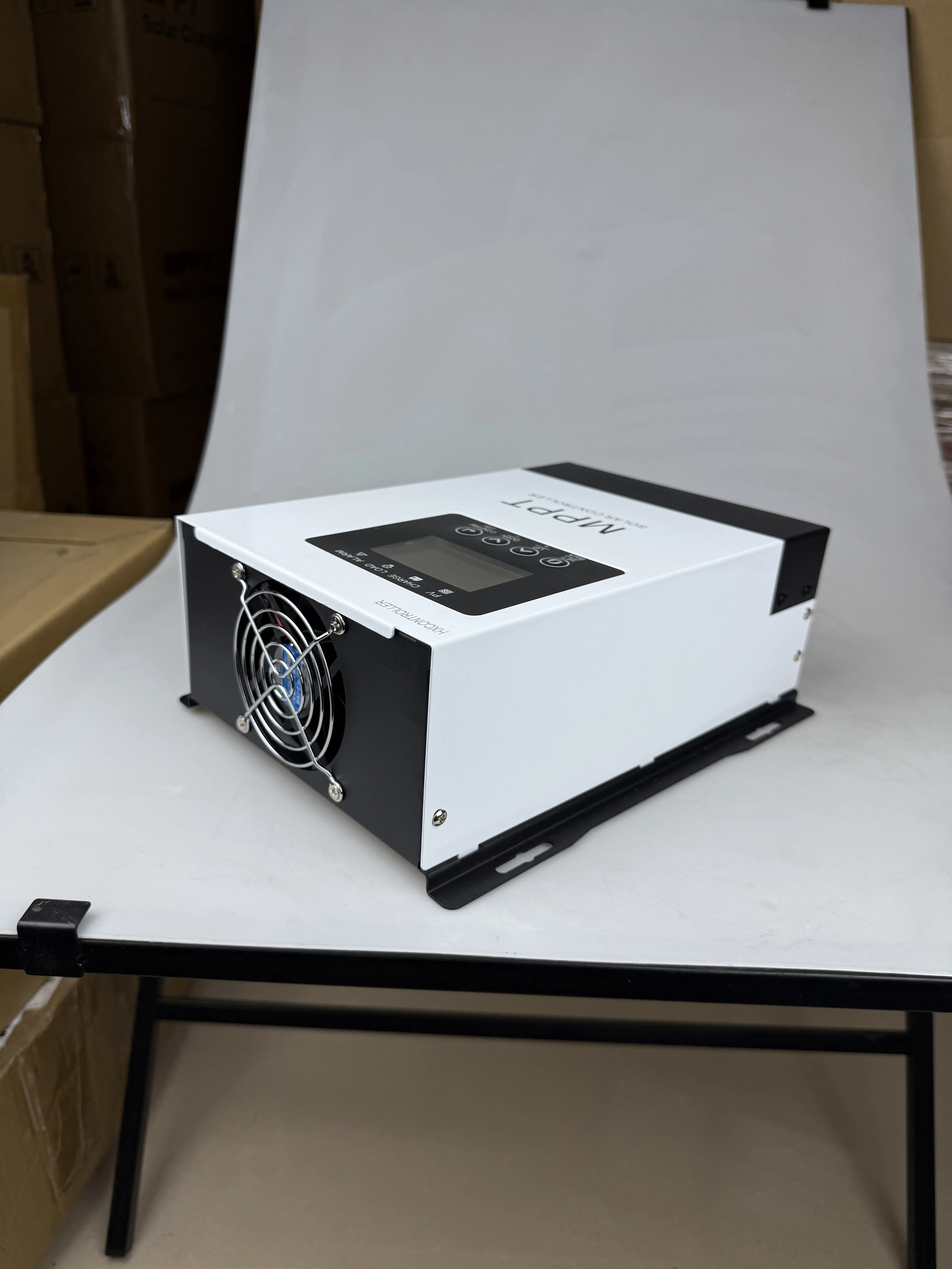 Auto Battery Identification MPPT Solar Charger LCD Display Adjustable Charging Voltage PV Controller With Cooling Fan