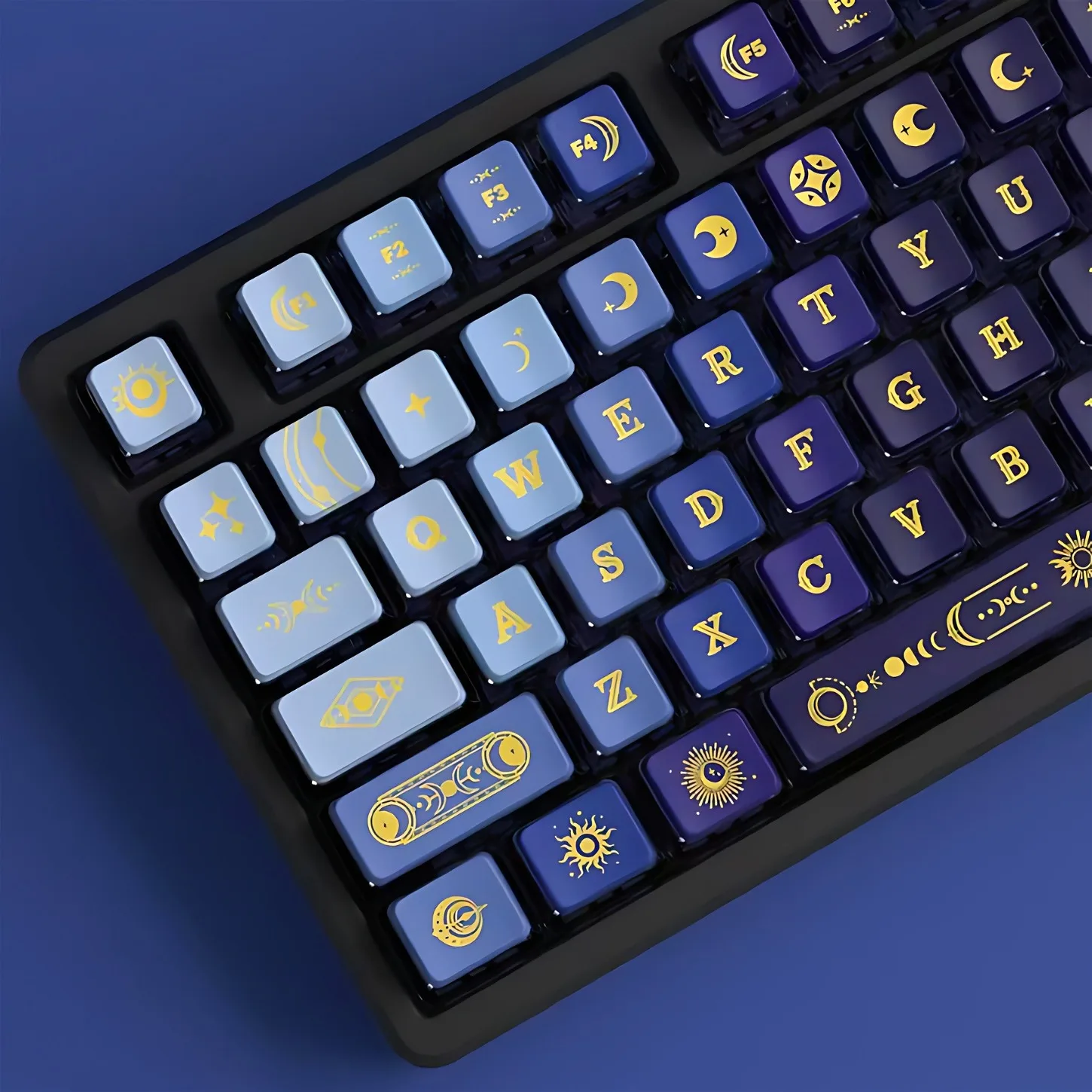 

122 клавиши, синие с золотом, с дизайном «Галактика и звездное небо», профиль OEM, PBT+PC, 4-сторонняя подсветка, для механических клавиатур с переключателями MX Cross Switch