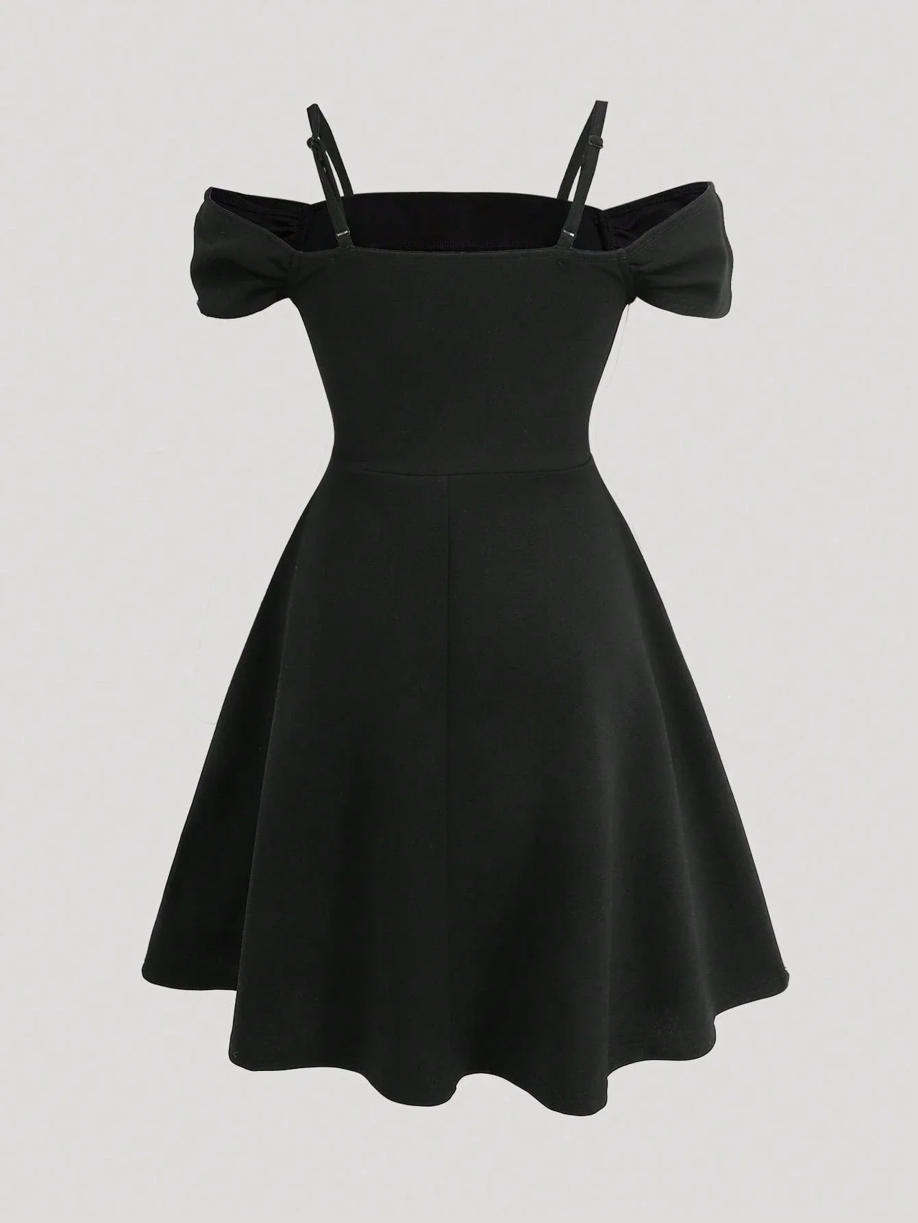 

Элегантное платье А-силуэта с открытыми плечами и приталенной талией