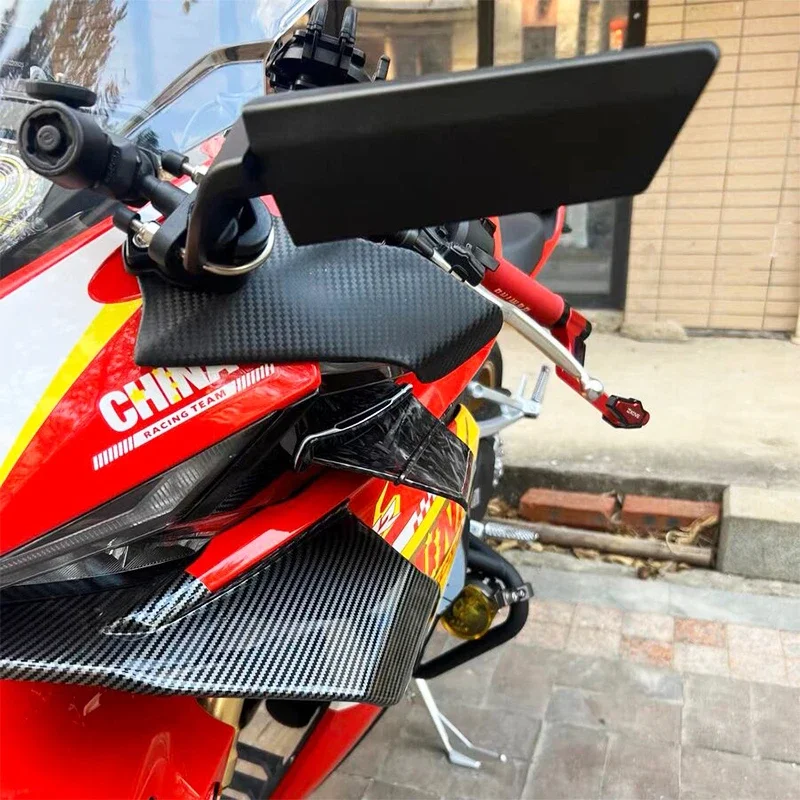 1คู่รถจักรยานยนต์ Stabilizer ปีกคงที่ลวดลายคาร์บอนไฟเบอร์สำหรับ Ducati Yamaha Honda KAWASAKI Suzuki qjmotor CFMOTO MV Agusta