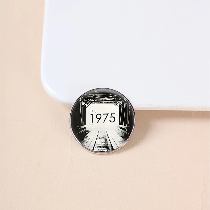 1975 البريطانية البديل روك باند دبوس الكرتون الموسيقى المغني سبيكة بروش مروحة جمع مجوهرات شارة الملحقات