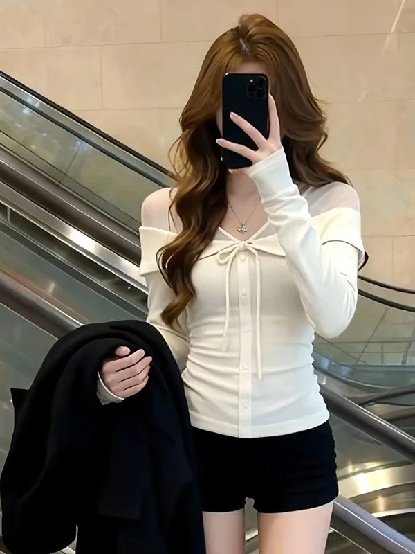 

Spring 2026 Women's Long Sve T-irt Me Splicing Fake Two-Piece Slimming Top White Belted Inner Wear V-Ne Breathable