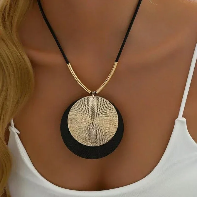 Personalized Unique Design Large Round Vintage Flower Pendant Necklace Women's Bohemian Ethnic Style Jewelry Gift