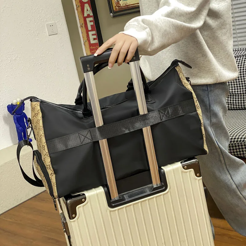 حقائب السفر، حقائب السباحة، حقيبة الصالة الرياضية، حقائب الظهر للياقة البدنية، حقيبة نسائية، حقيبة الكتف، حقائب اليد، حقيبة المدرب، حقيبة الترفيه الموضة