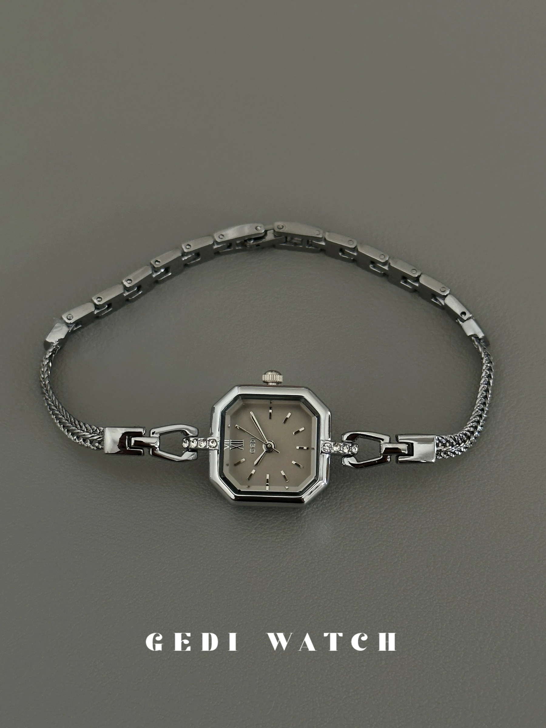 مجموعة مميزة من الساعات: متعددة الاستخدامات، تصميم فاخر خفيف، ساعة نسائية مربعة، طراز جديد 2026، ساعة سوار متعددة الاستخدامات