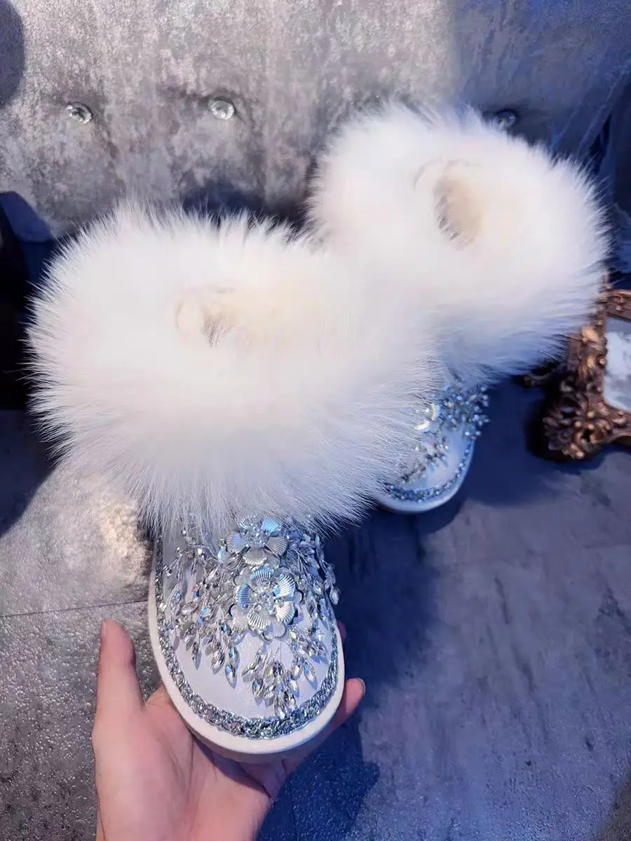 

Luxurious water diamond sequined flower thickened snow boots, large-sized fur one-piece thick-soled women's cotton shoes 35-40