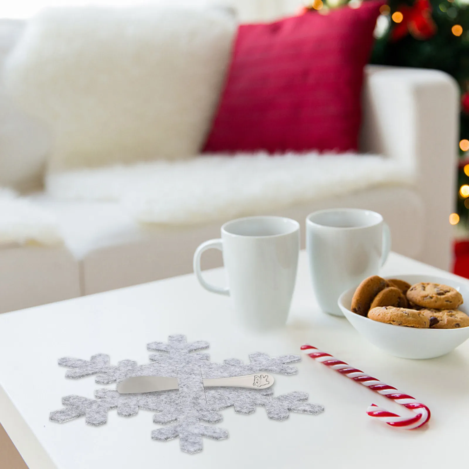 8Pcs Exquisite Xmas Theme Tableware Pouches Snowflake Cutlery Holders Lightweight Portable Dining Table Decor for Hotel